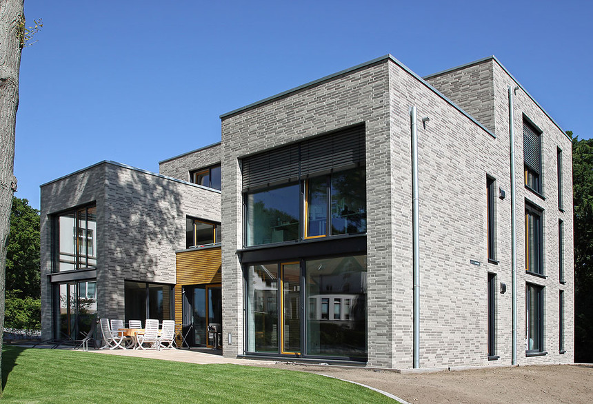 Dom wielorodzinny z cegły Faro szarej cieniowanej melanż