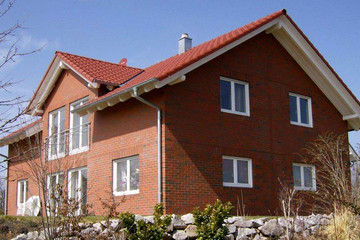 Domy jednorodzinne z cegły Westerwald cieniowanej gładkiej