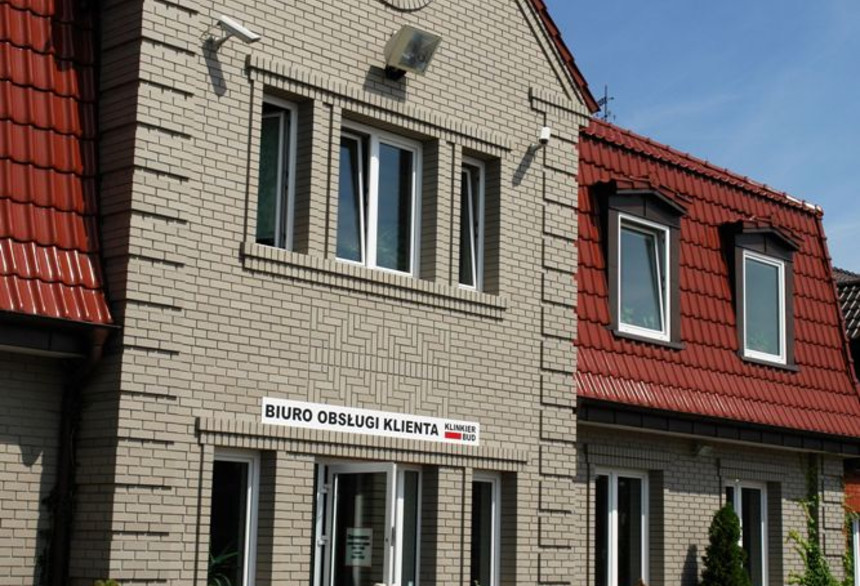 Budynek użytkowy z cegły Faro szarej gładkiej