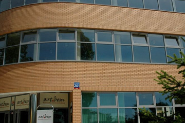 Szkoła z cegły Sorrento pomarańczowożółtej